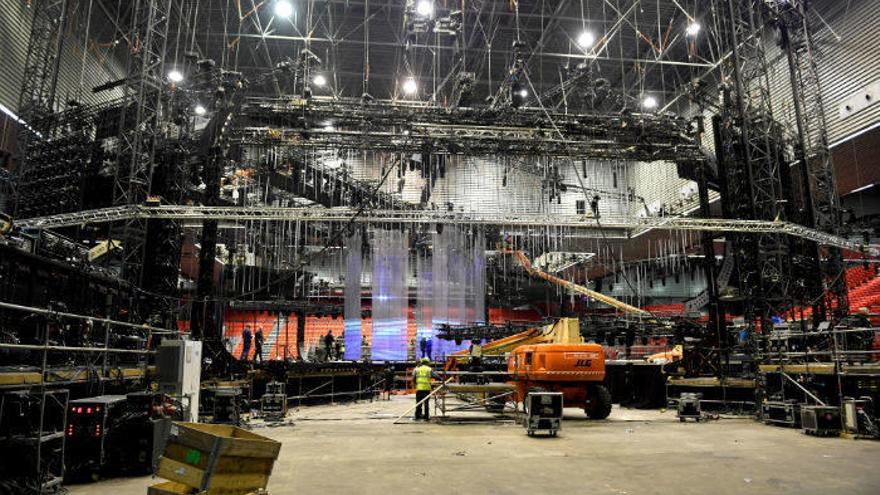 El espectacular montaje para la gala de esta noche de los premios EMA en el Bizkaia Arena del BEC.