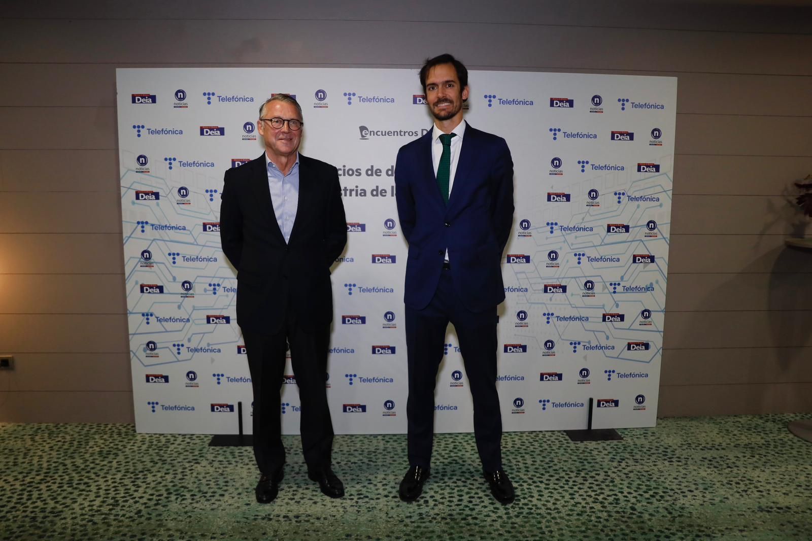 Pedro Sánchez, consejero del Banco Sabadell, junto a Iñigo Apezetxea, socio de la consultora PWC.