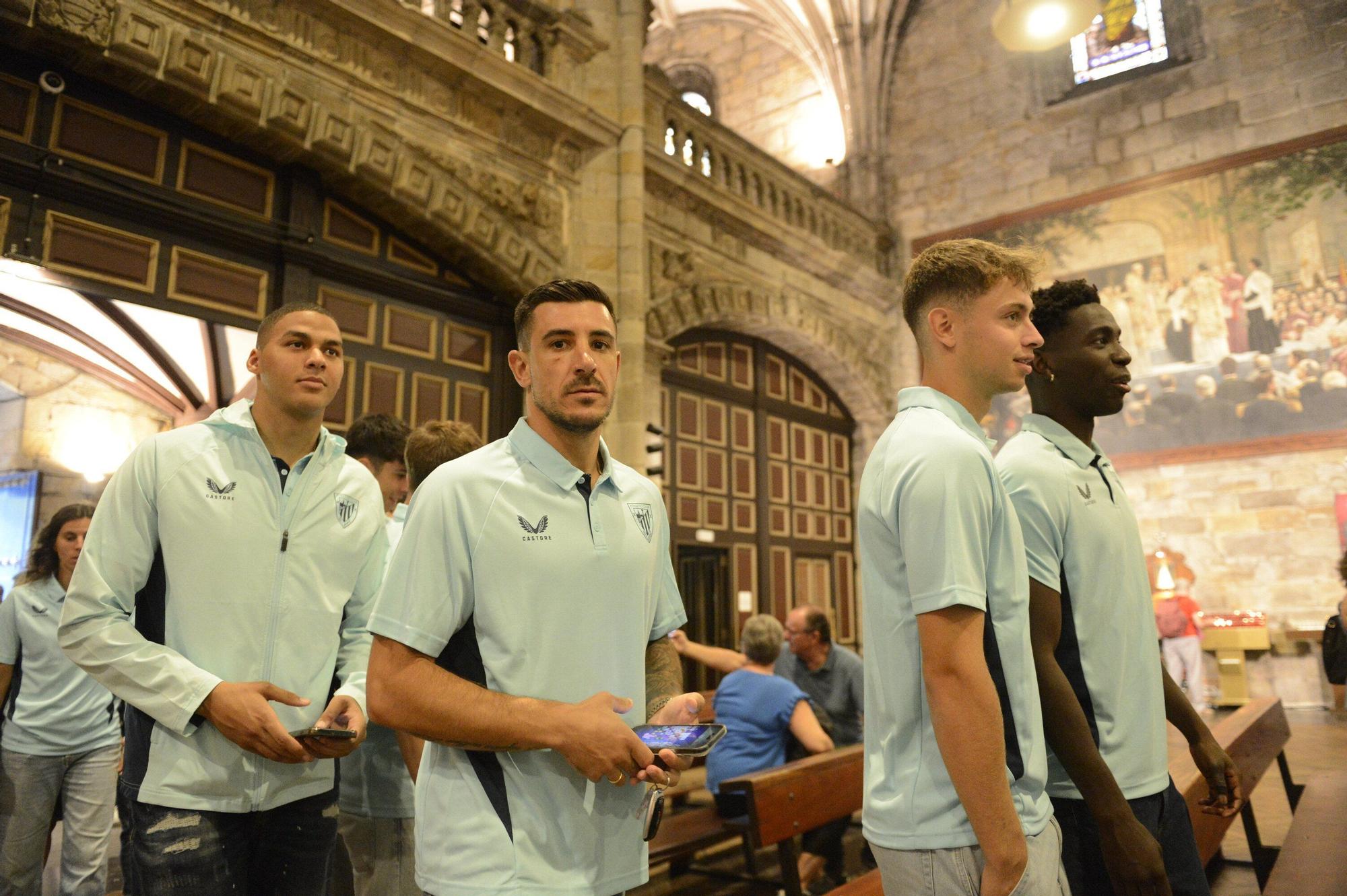 En imágenes: así ha sido la visita del Athletic a la Amatxu de Begoña
