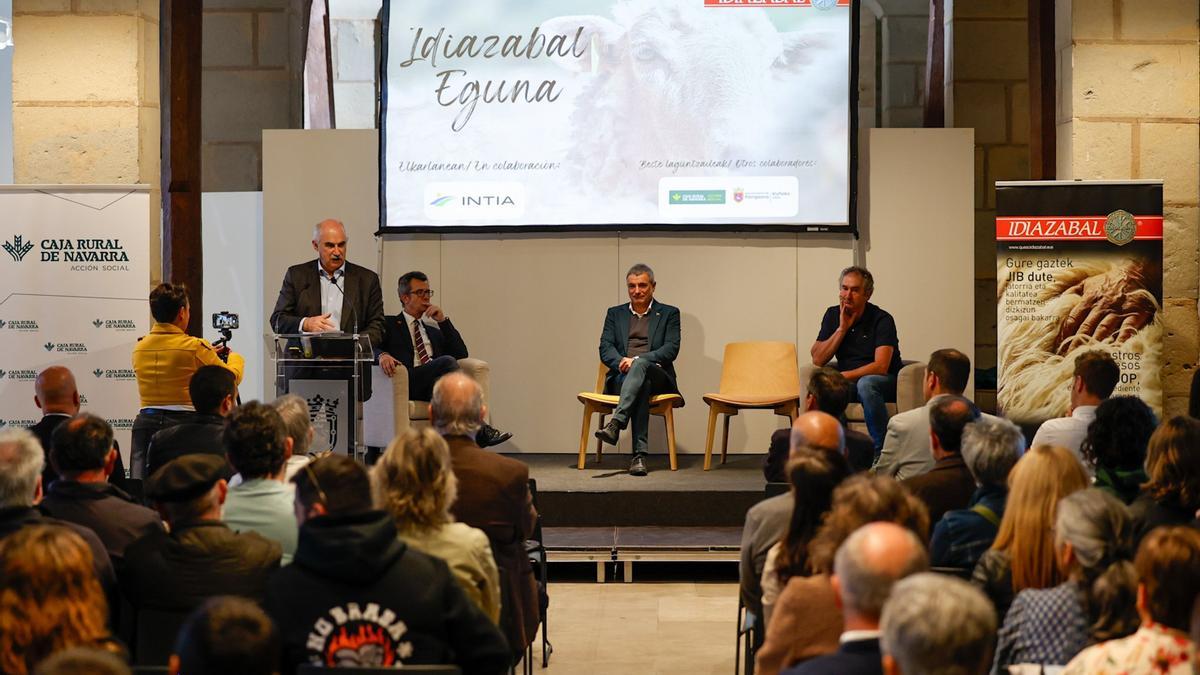 El consejero Aierdi, en un momento de su intervención.