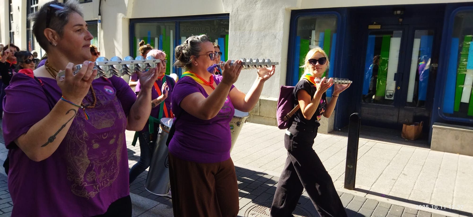En imágenes: Ondarroa celebra el Día del Abrazo a la Diversidad