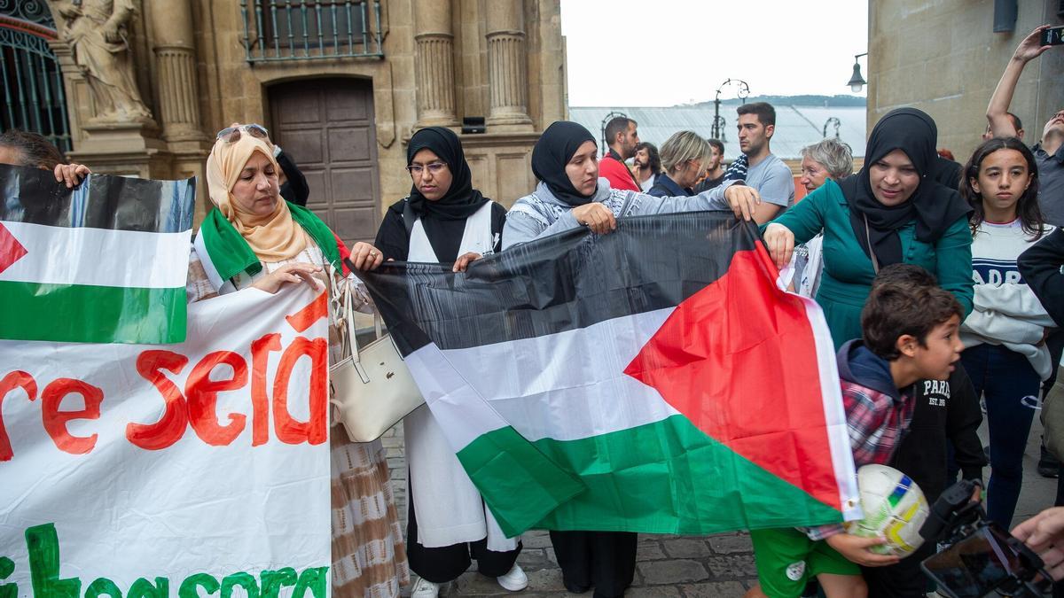 Multitudinaria manifestación a favor del pueblo palestino en Pamplona.