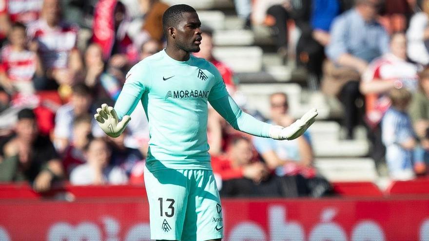 Owono se hace con la portería del Andorra