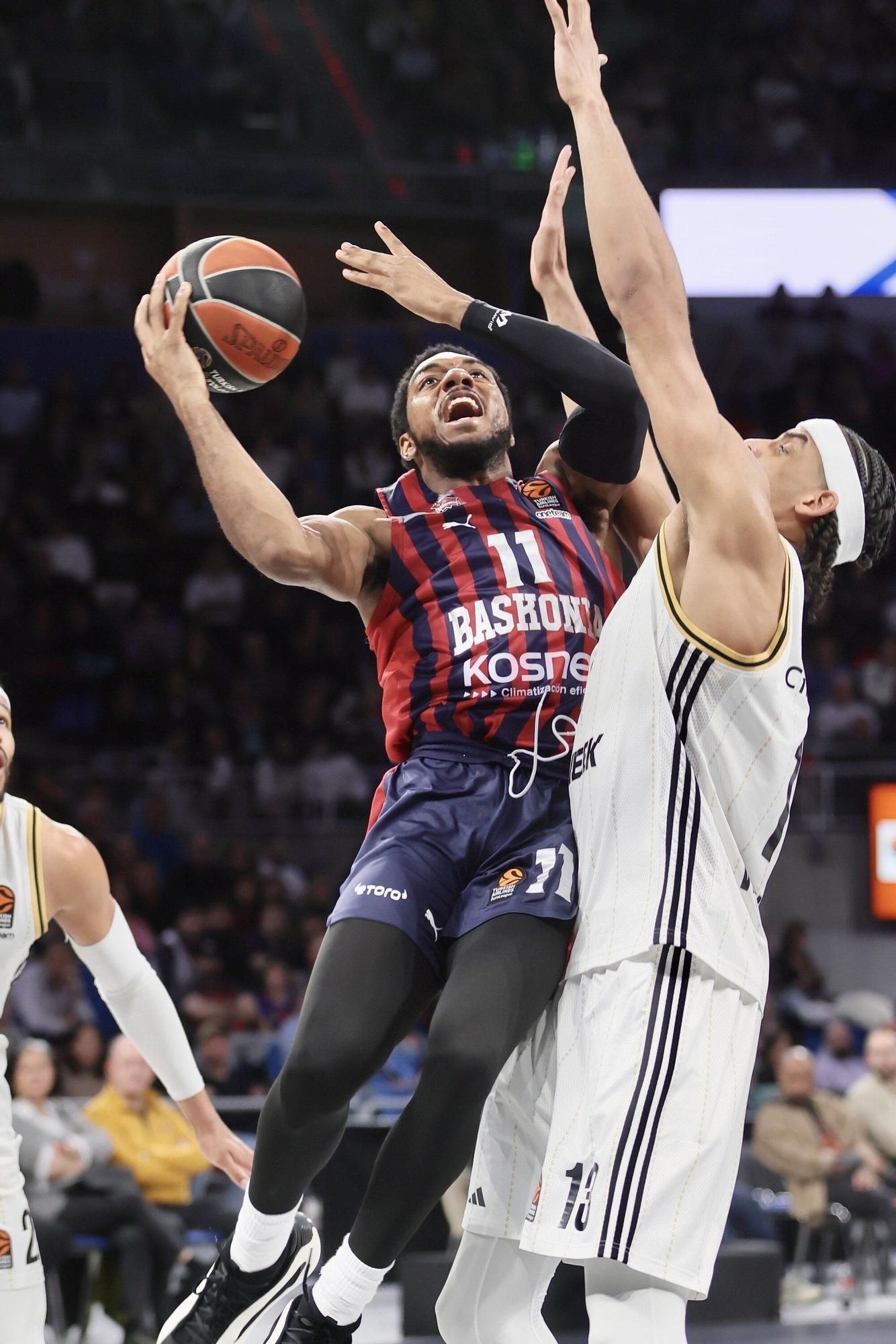 Las imágenes del Baskonia-Asvel de Euroliga en el Buesa Arena