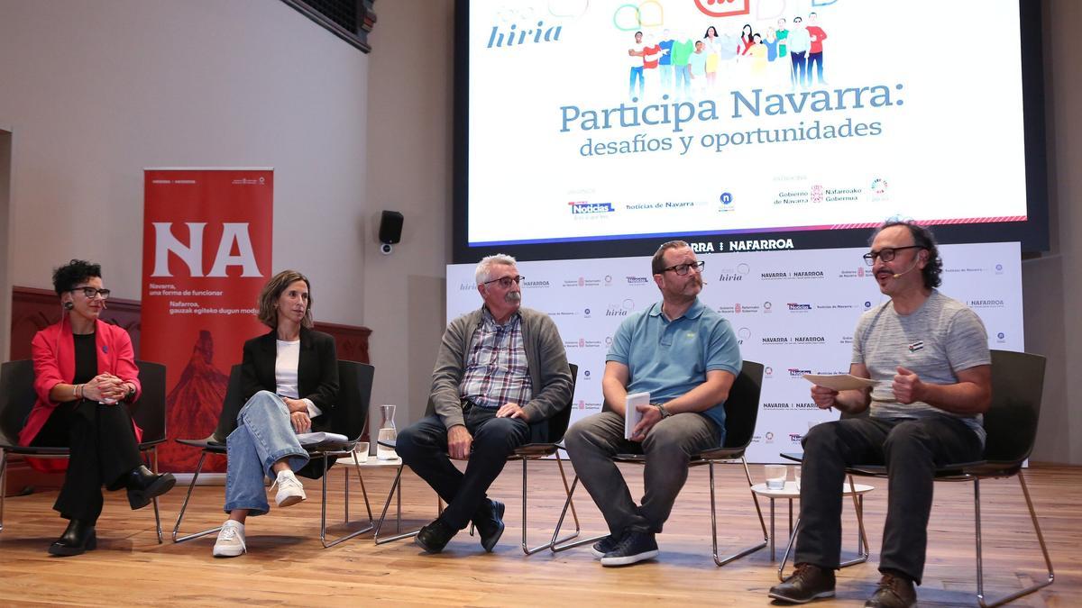 Marta Díez, Olga García, el moderador Iñaki lavilla, Ion Navarro y José Luis Mariñelarena, en un momento de la jornada.