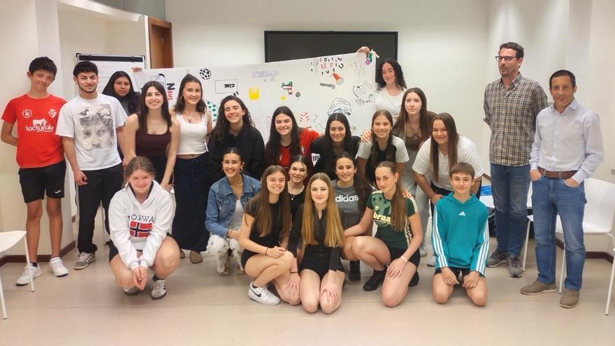 La juventud se empodera y forma gracias a los cursos de premonitores de tiempo libre en la Ribera Alta y Ribera