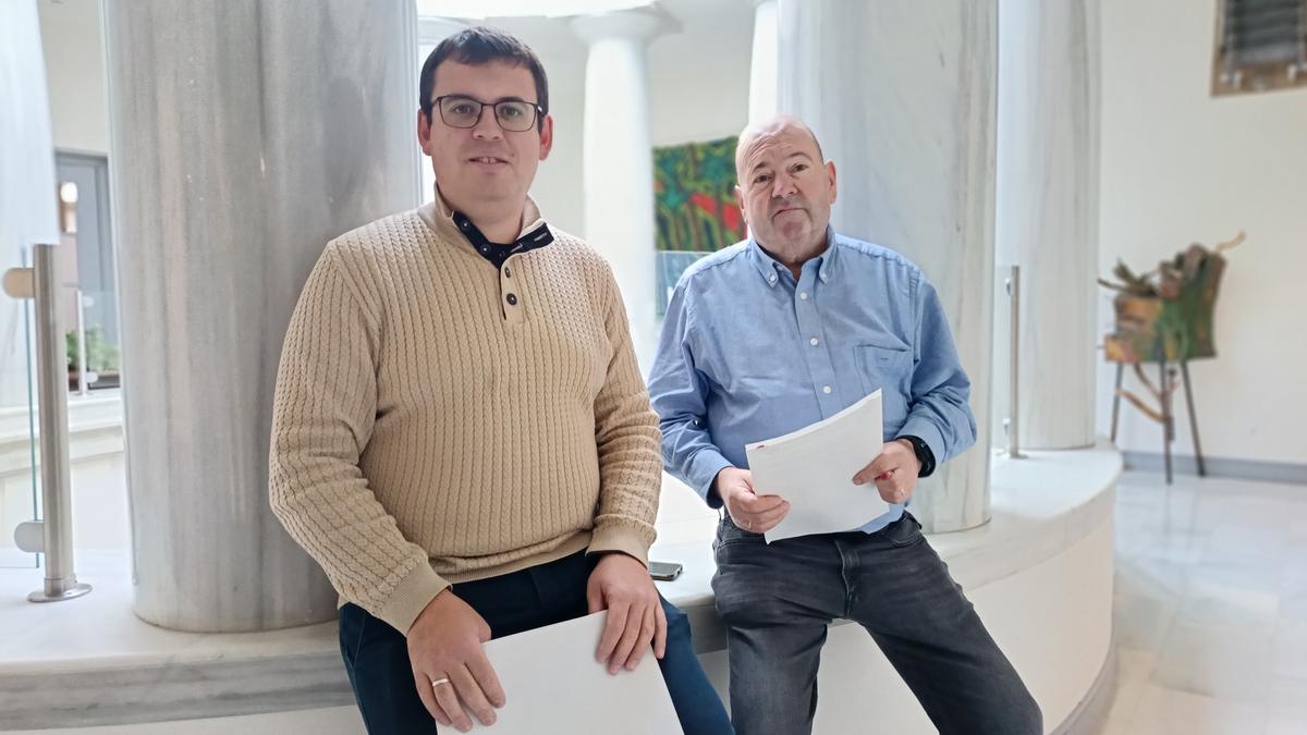 El portavoz jeltzale, Ander Garay, y el edil Xabier Arrizabalaga.