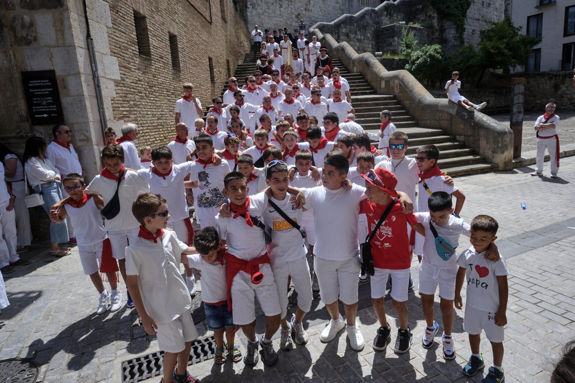 Fotos de la procesión y la pañuelada de este domingo en fiestas de Estella-Lizarra