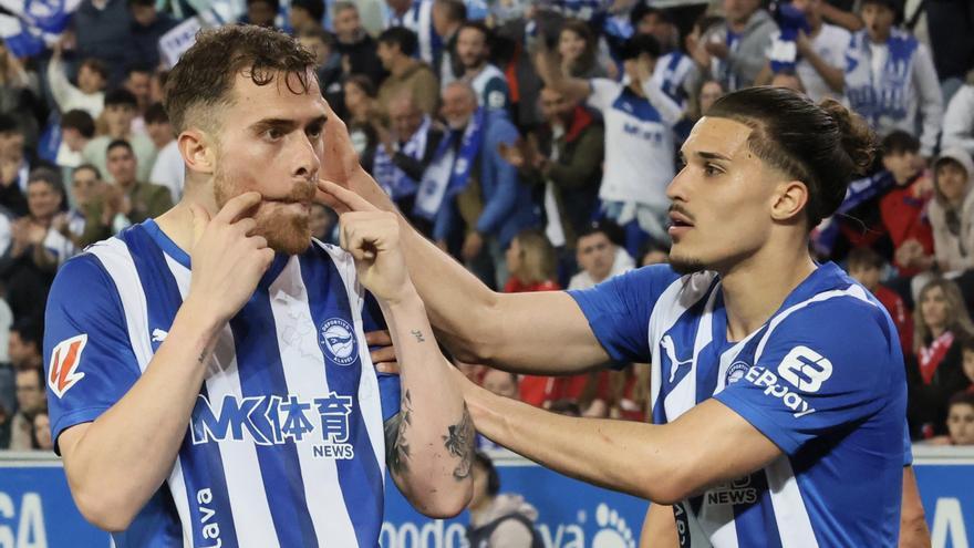 Toni Martínez lidera al Alavés