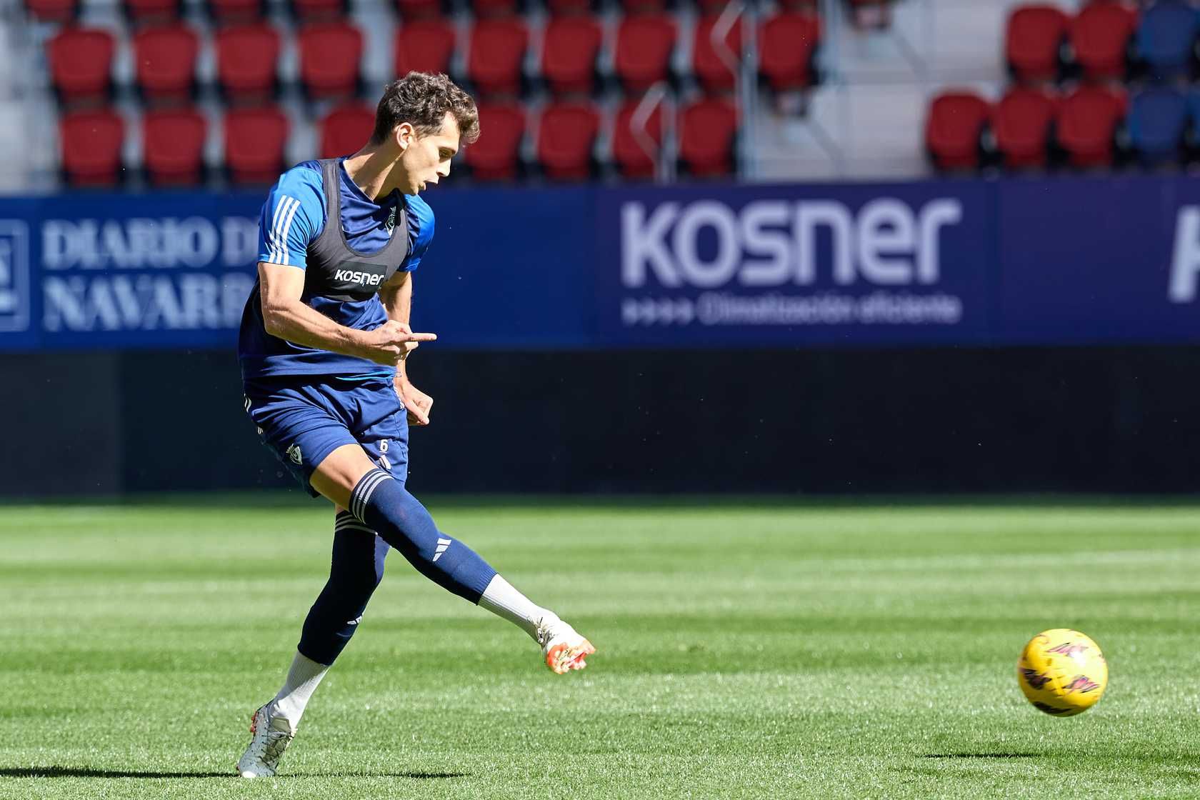 Osasuna se ejercita en El Sadar un día antes de recibir al Valencia