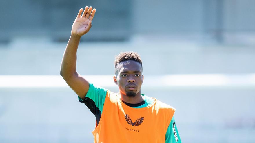 Djaló entra en la convocatoria para el Alavés a la espera de su salida
