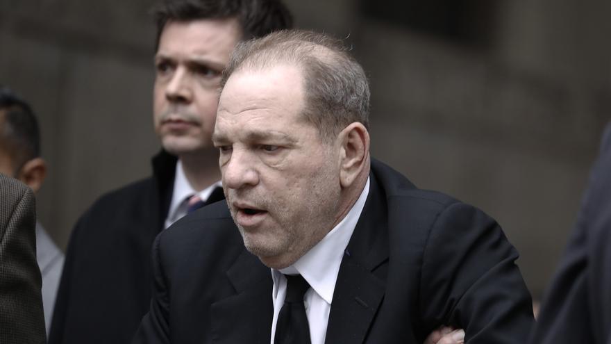 La Fiscalía retira los cargos por violación contra Weinstein, que evita un cuarto juicio