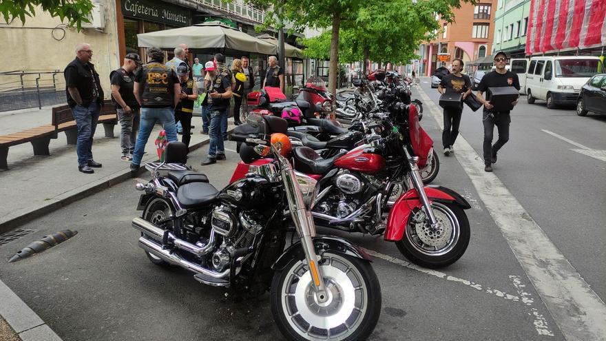 Concentración motera en Zalla aperitivo del Harley Eguna