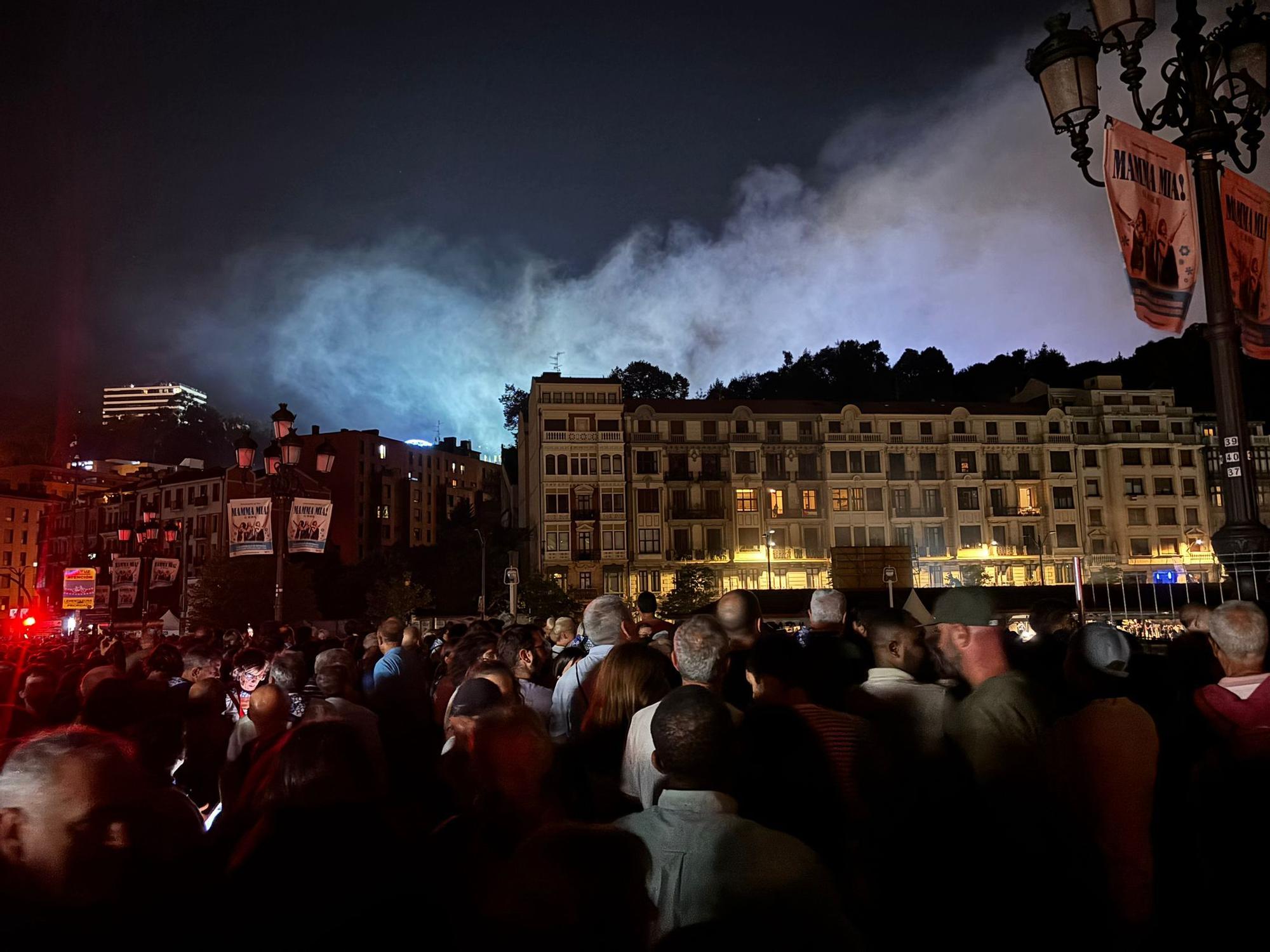 En imágenes: un fallo en un ordenador interrumpe el lanzamiento de los fuegos artificiales en Aste Nagusia