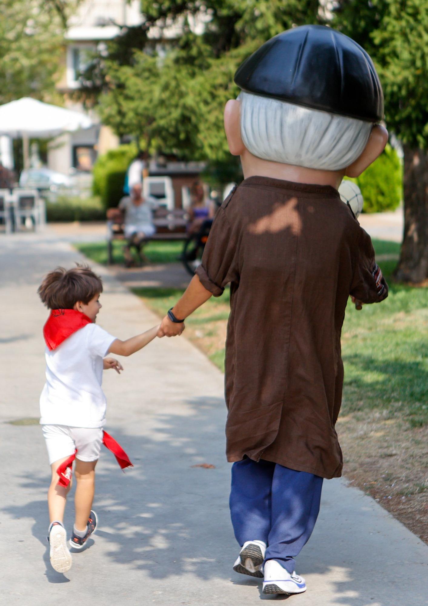 Fotos del chupinazo infantil en fiestas de Burlada 2025