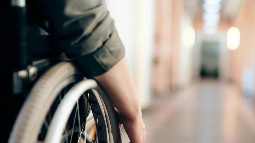 Condenado a dos años por estafar más de 63.000 euros a una mujer con discapacidad en Pamplona