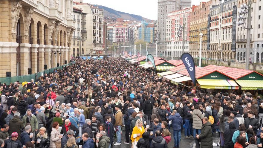 Santo Tomás sacude El Arenal de Bilbao con un temporal de gente