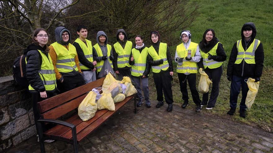 La Nogalera, un entorno más limpio gracias a Auzolan