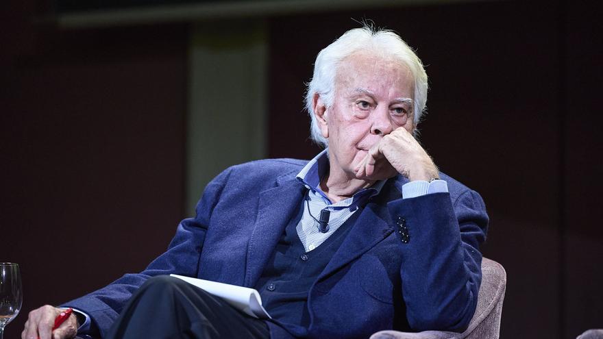 Felipe González reprocha la falta de autocrítica del PSOE tras las derrotas y anuncia que votará en blanco en las generales