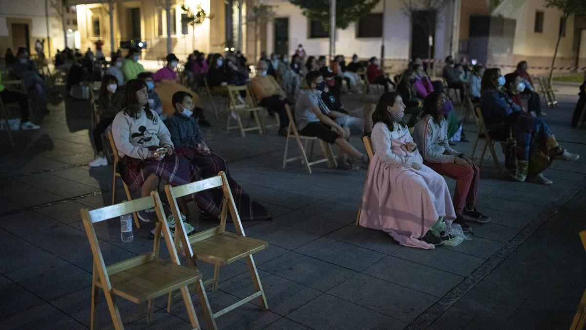 CINE AL AIRE LIBRE EN VILLAVA