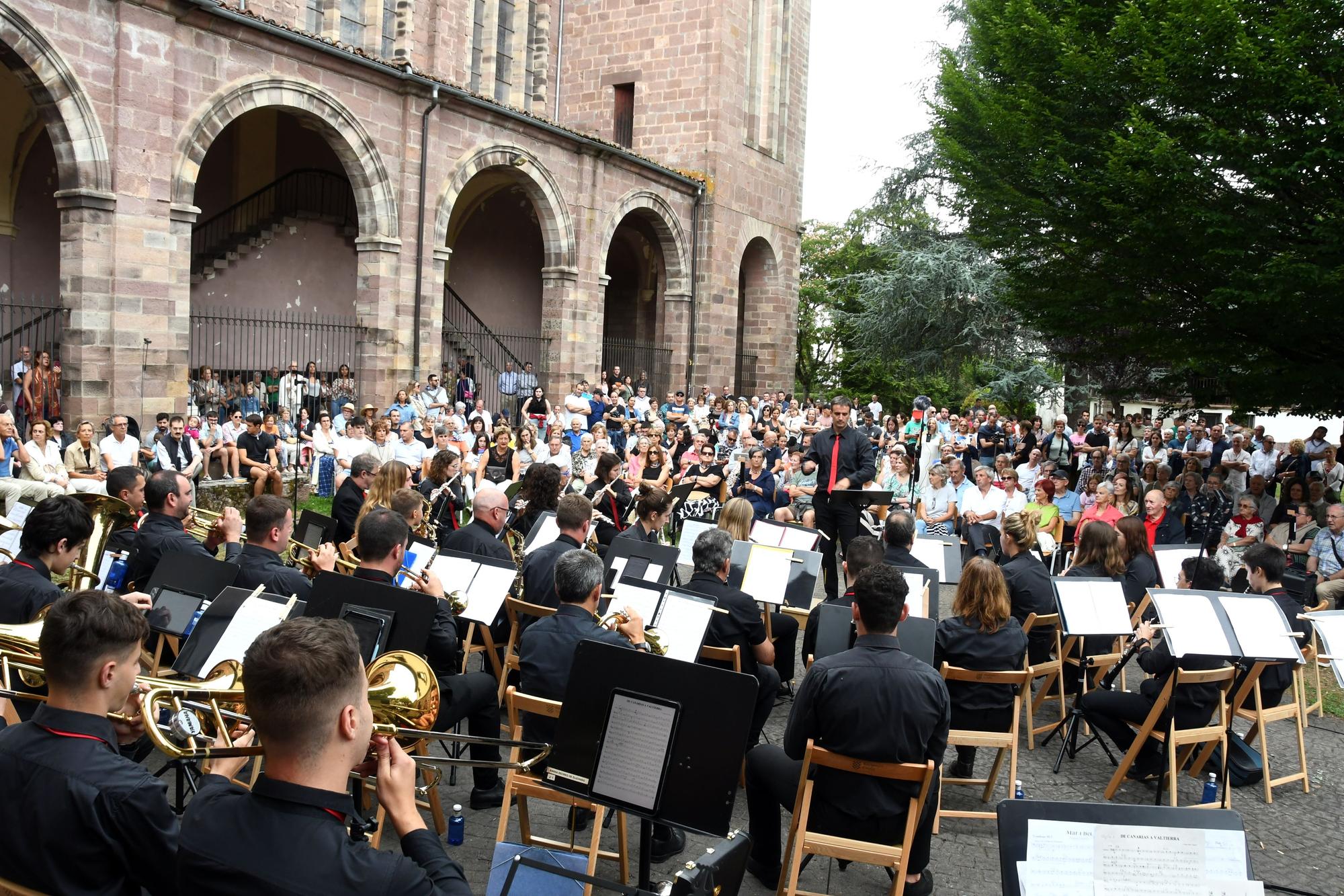 Día de aitetxis y amatxis en Elizondo con concierto de la Banda Recreo