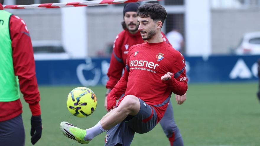 Fotos de la rueda de prensa de Rubén García y el entrenamiento de Osasuna de este jueves