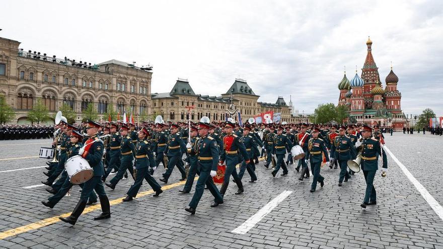 Putin reivindica el “heroísmo soviético” ante una Rusia en guerra