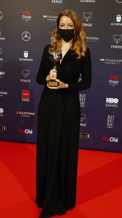 Pilar Palomero posa con su Premio Feroz.