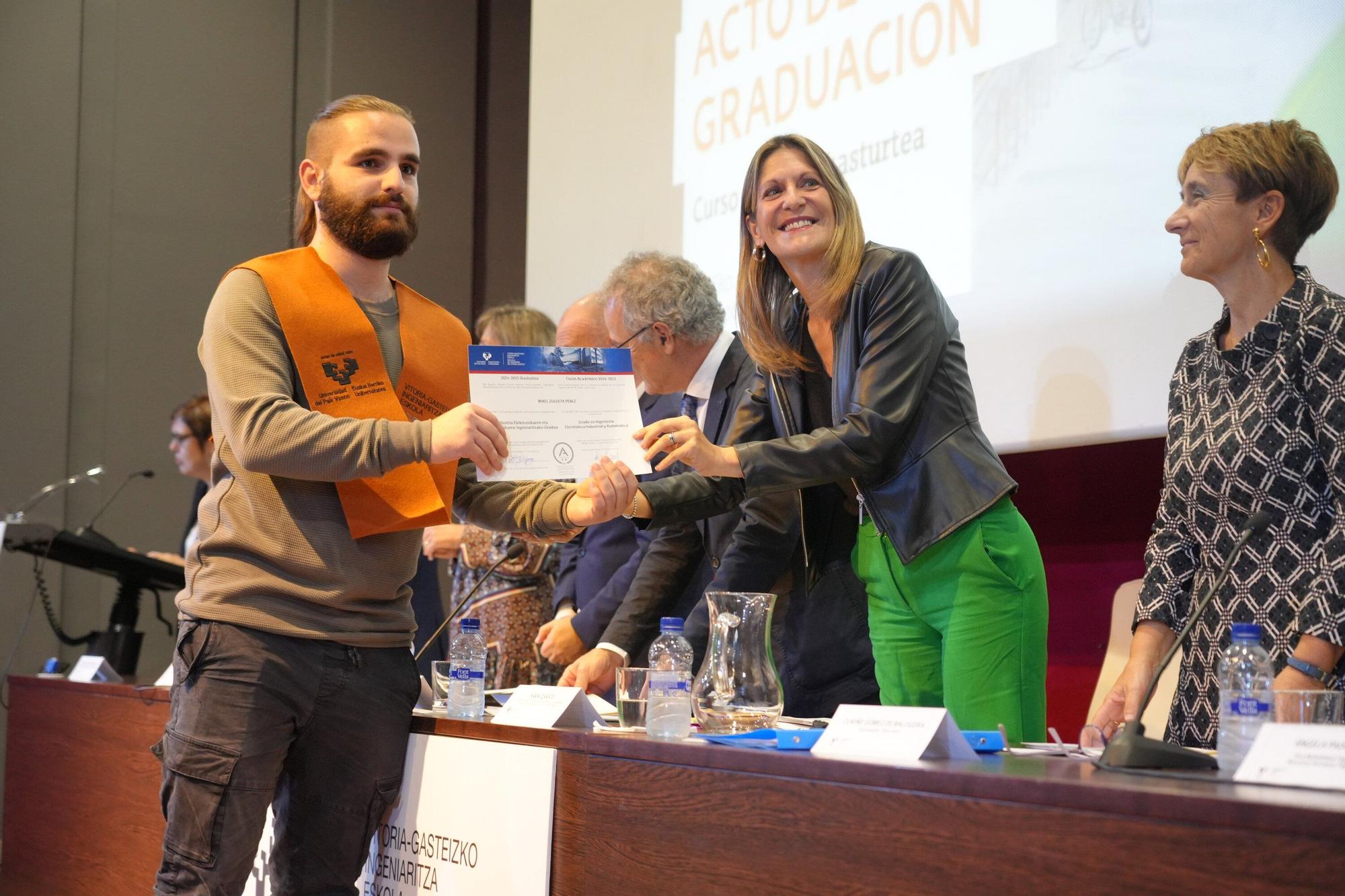 En imágenes: Graduación del curso 2024-2025 en la Escuela de Ingeniería de Vitoria-Gasteiz