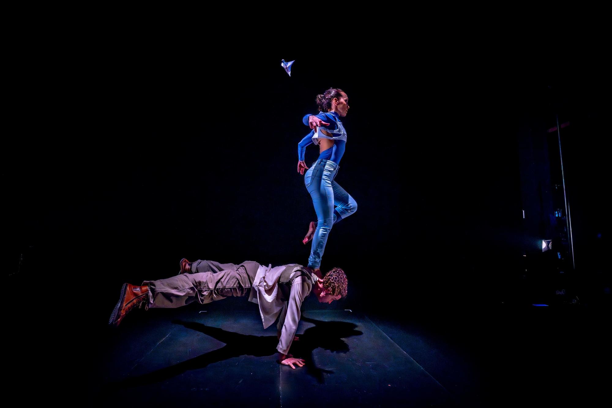 Los actores se adentran en un campo más exploratorio y experimental a través de la danza.