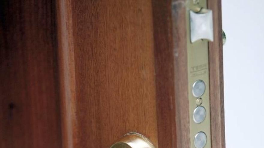 Detenido en Bilbao un vendedor a domicilio por estafar 60.000 euros a una persona mayor