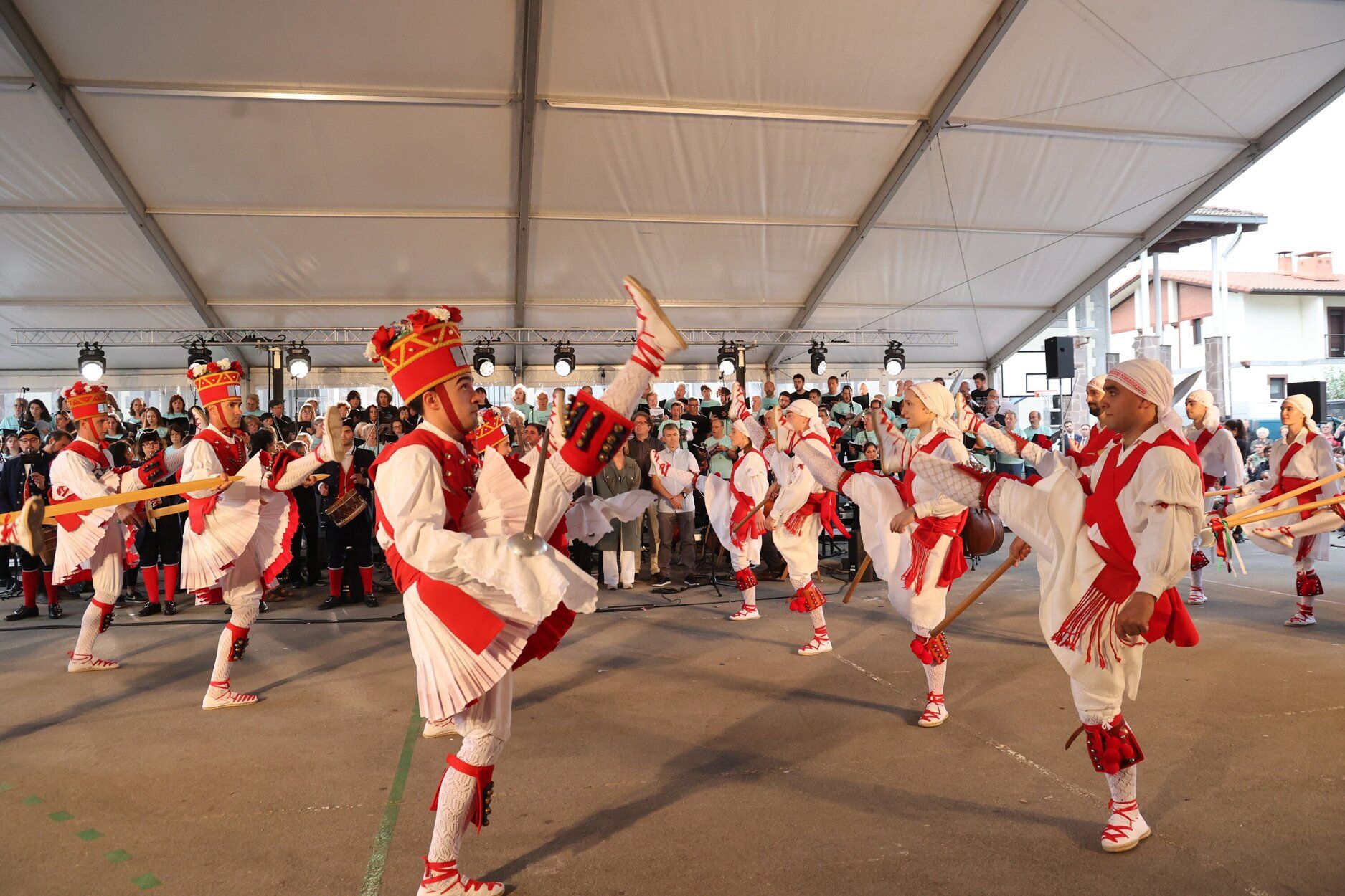 Sin mugas, pero con música y danzas, para celebrar los 1.000 años de 'Ipuskoa' en Berastegi