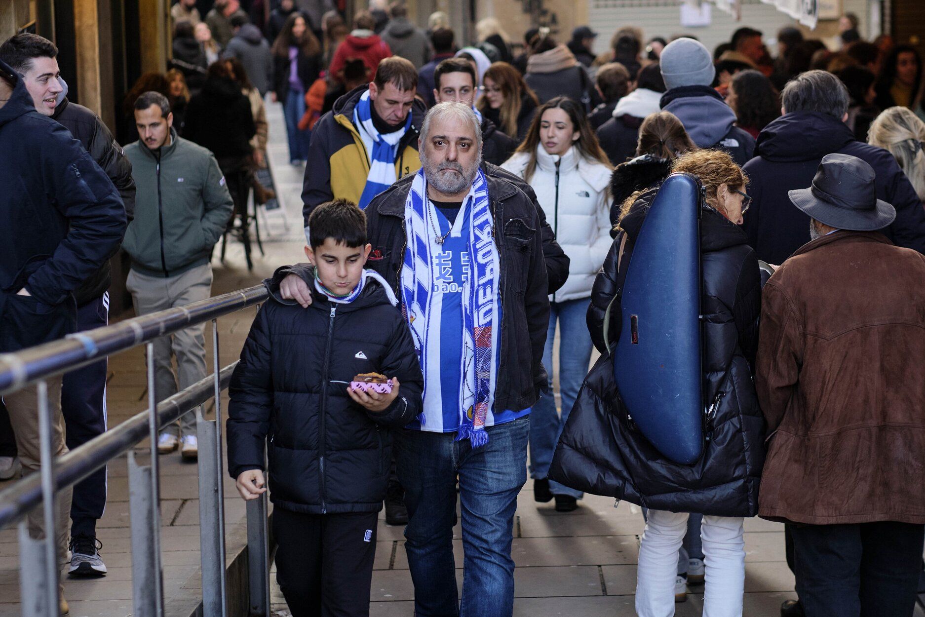 El frío no frena a la afición txuri-urdin en Pamplona