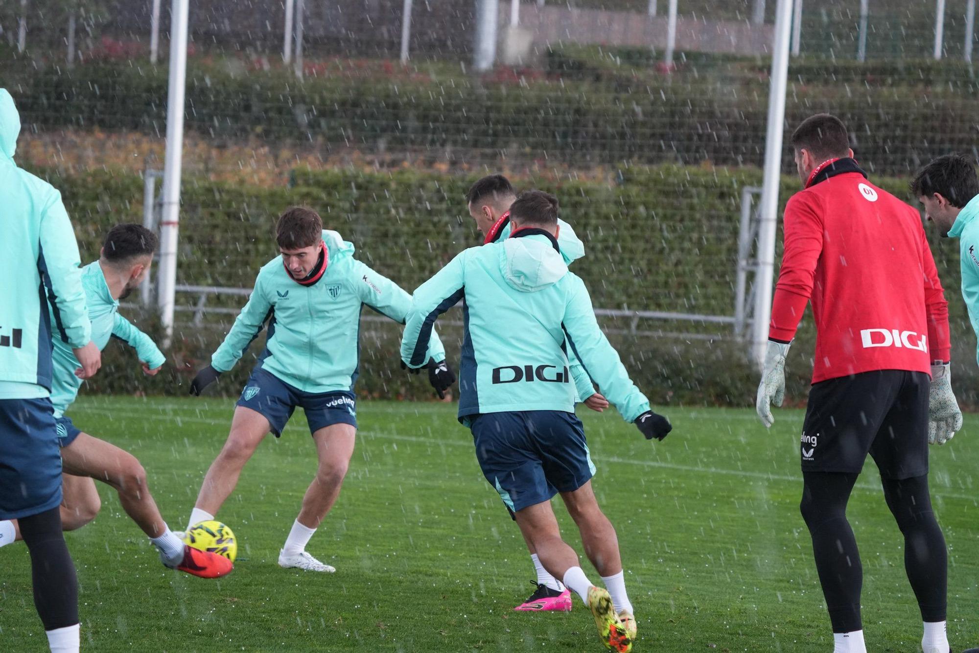 En imágenes: el Athletic entrena con todos sus efectivos disponibles