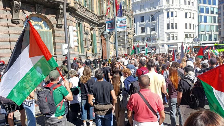 Cientos de personas se movilizan en Bilbao en apoyo al pueblo palestino y a la flotilla