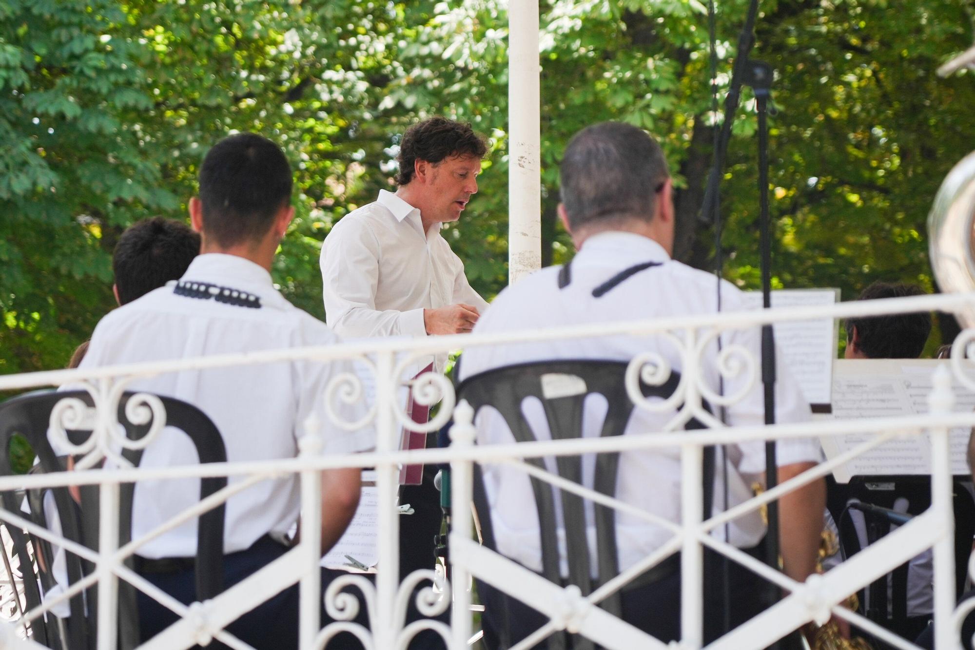En imágenes: La Banda Municipal de Música anima el parque de La Florida en La Blanca