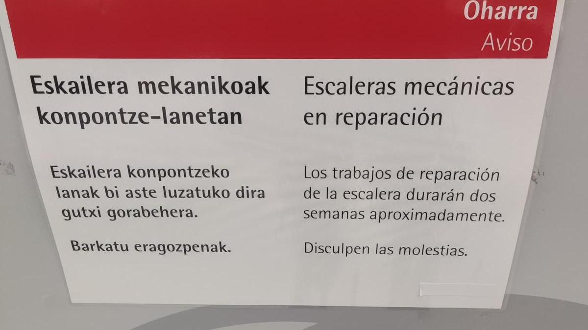 Cartel colocado en la estación de Metro Bilbao de Ansio