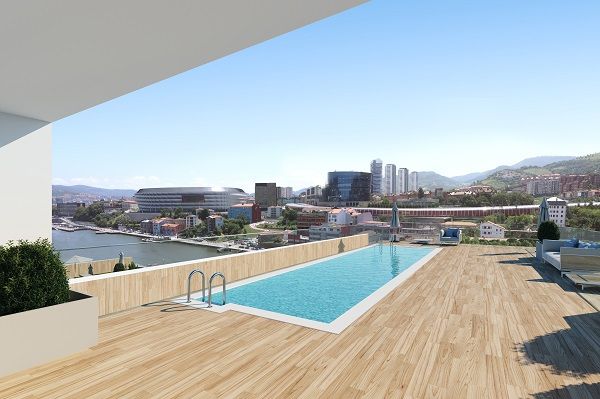 Piscina exterior con espectaculares vistas de la promoción Zorrotzaurre I.