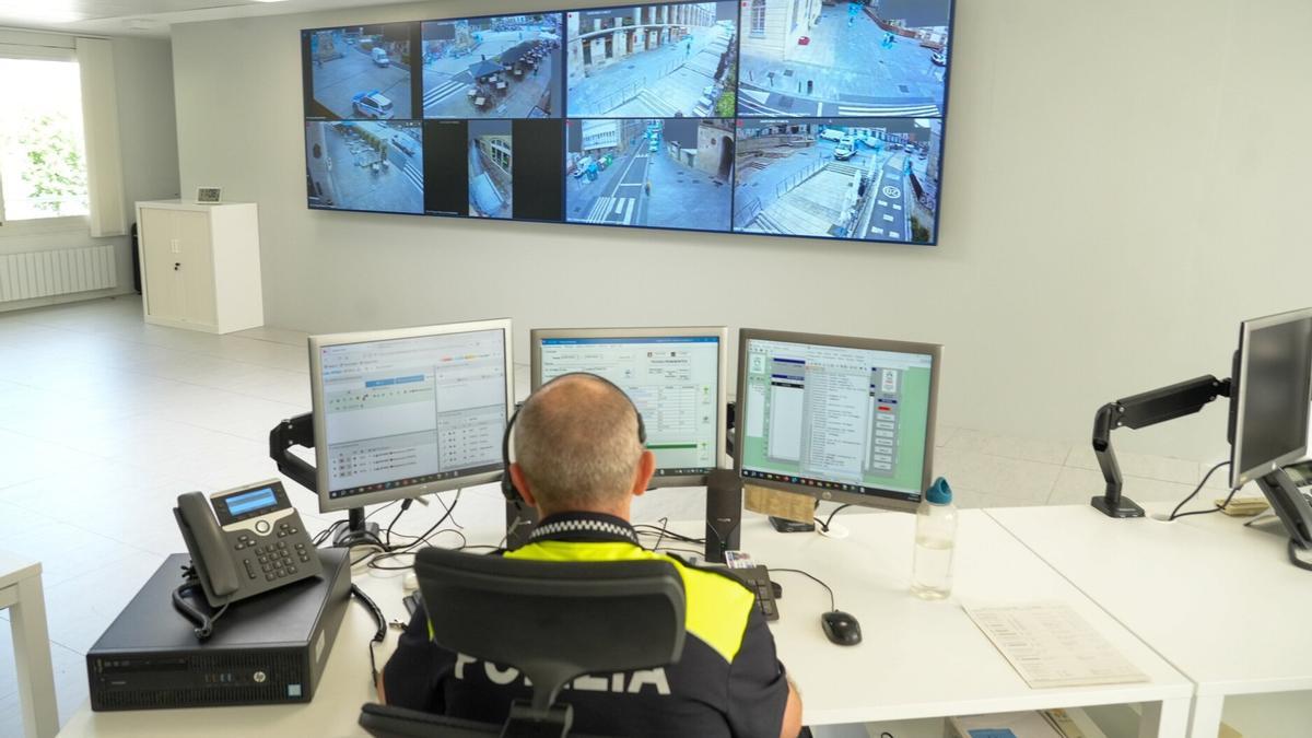 Centro de coordinación operativa de la comisaría de Agirrelanda.