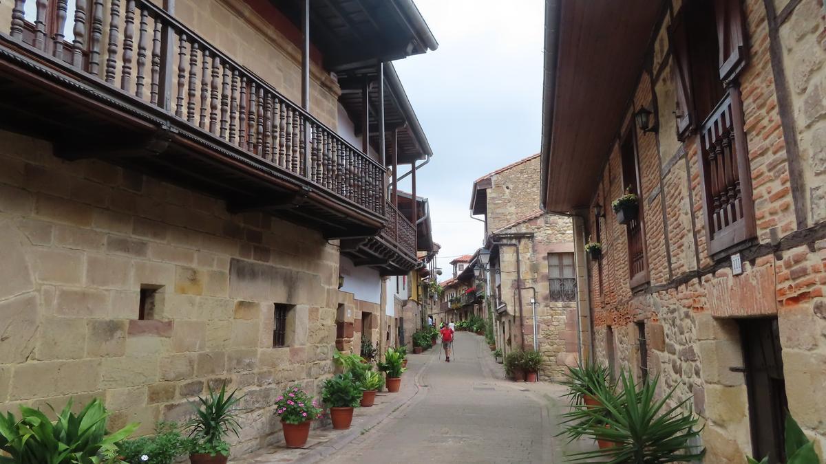 Varios rincones de la villa que asaltan al turista en su recorrido.