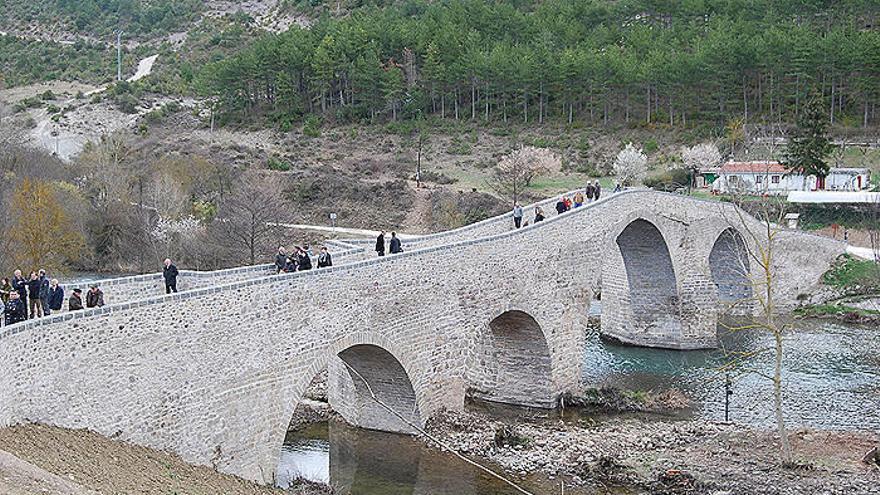 Aspecto que presentaba el sábado el puente.