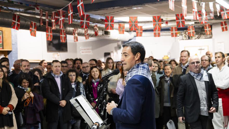 Pradales recuerda a la diáspora en París que el éxito de Euskadi va ligado a la influencia en el escenario internacional