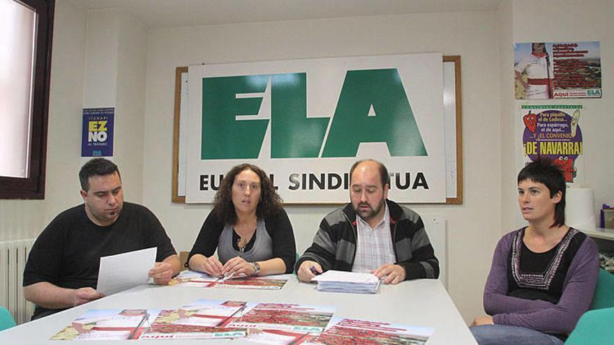 Carmelo Ochoa, Eva Martínez, Oskar Rodríguez y Elena Troyas, miembros de ELA.