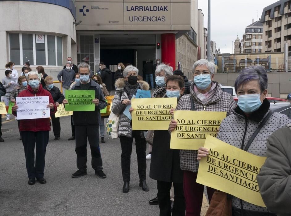 Vitoria protesta por el cierre de las Urgencias de
