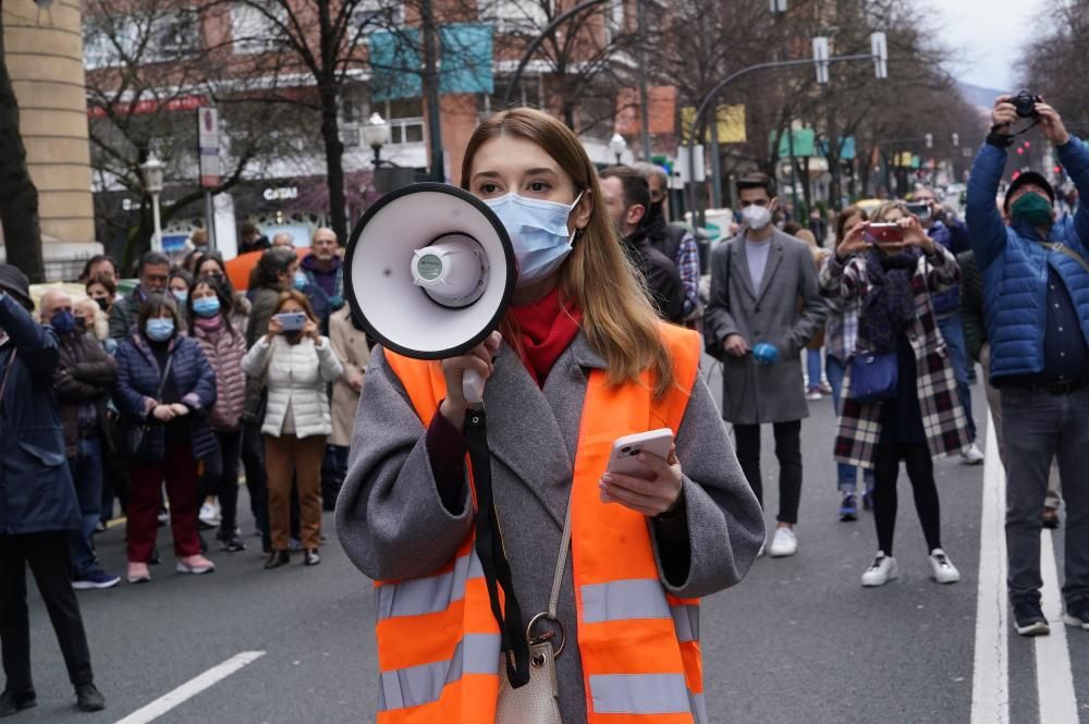 Miles de vascos se manifiestan en contra de la invasión rusa en Ucrania