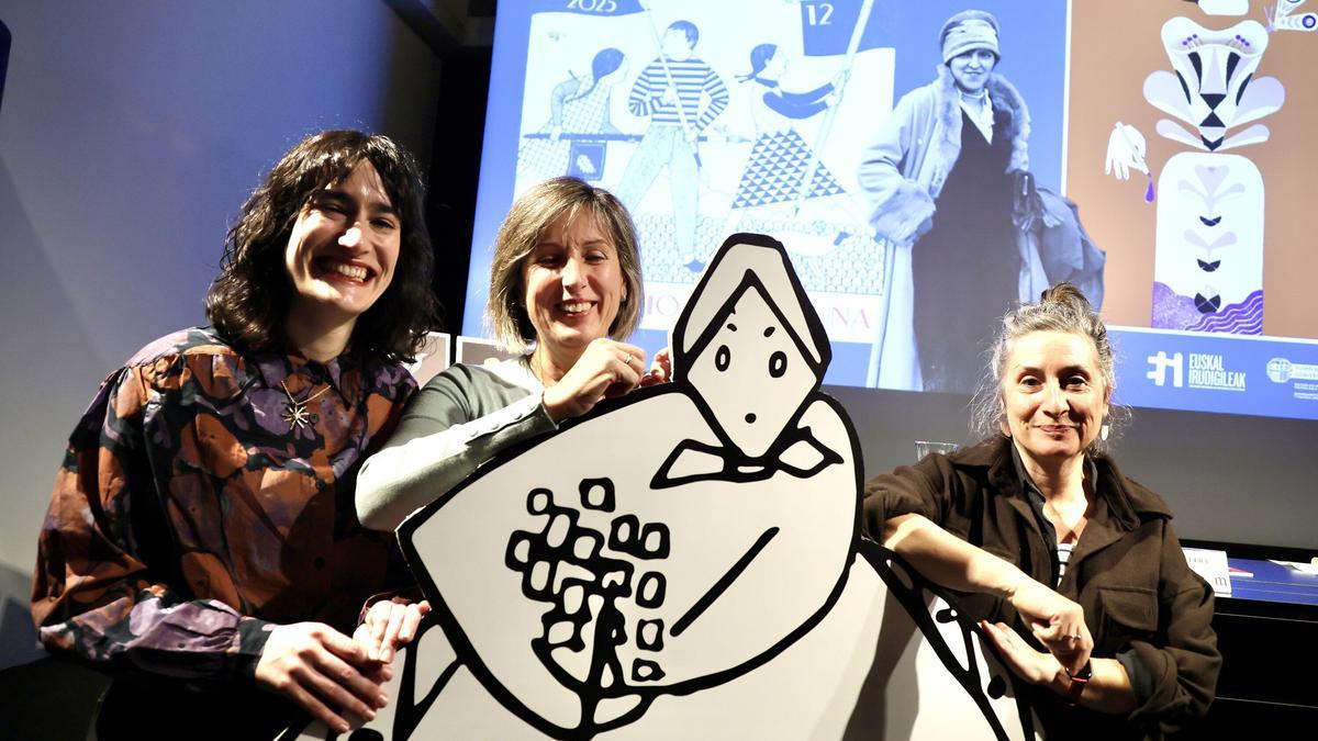 De izquierda a derecha, Raisa Álava, Sonia Díaz de Corcuera y Yolanda Mosquera, en la presentación de Ilustrazioaren Eguna, este miércoles.