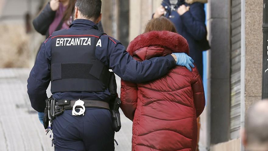 Continúa en dependencias policiales la mujer arrestada por matar a su pareja en Bilbao