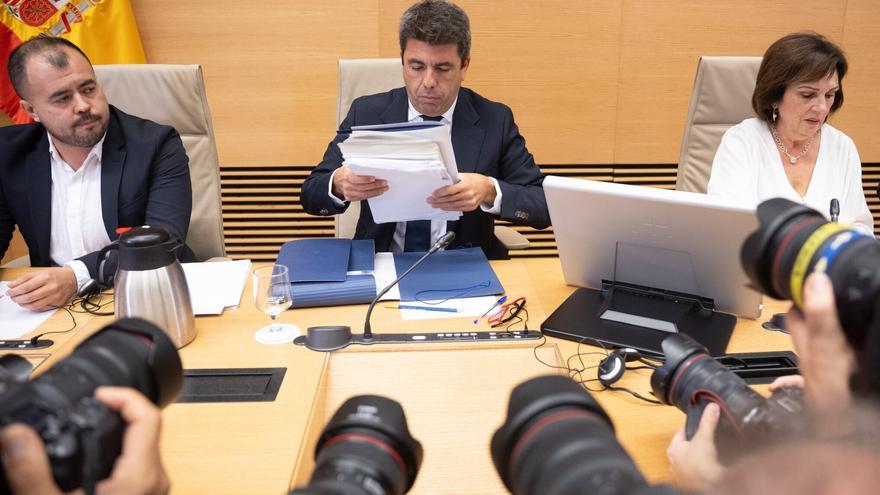 Mazón vuelve a contradecirse y justifica la estancia en El Ventorro