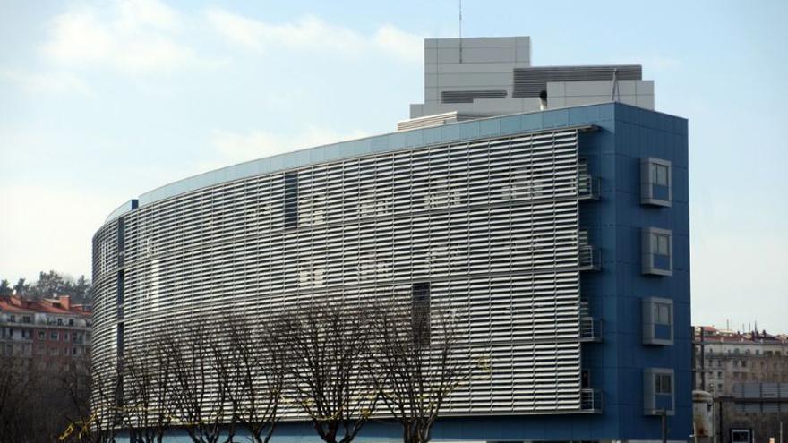 Detenido tras abandonar a su hijo menor en un centro de acogida de Donostia