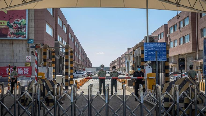 China informa de 49 nuevos casos de coronavirus, 36 de ellos en Pekín